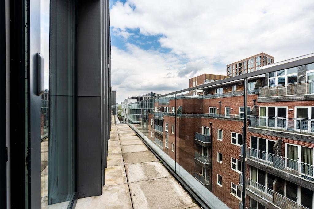 City Living Penthouse Apartment With Parking Manchester Exterior photo