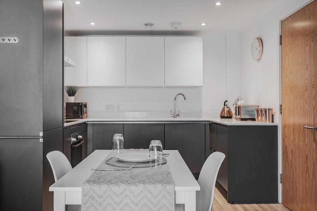 City Living Penthouse Apartment With Parking Manchester Exterior photo