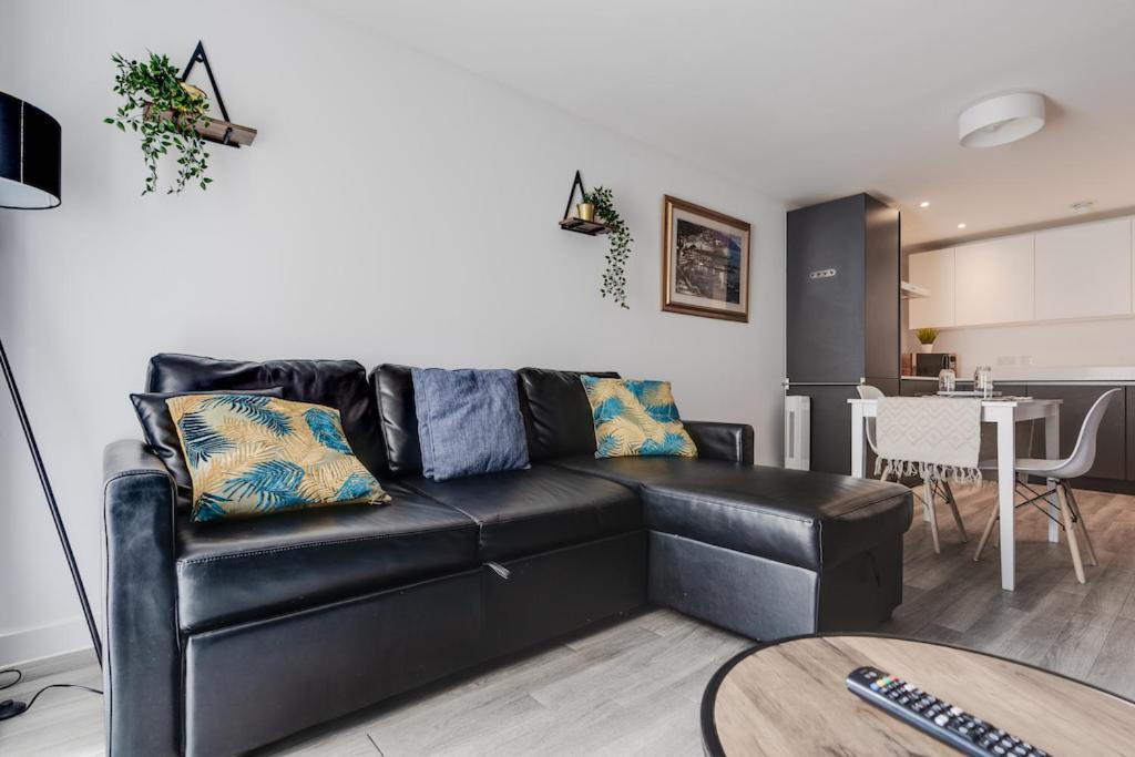 City Living Penthouse Apartment With Parking Manchester Exterior photo